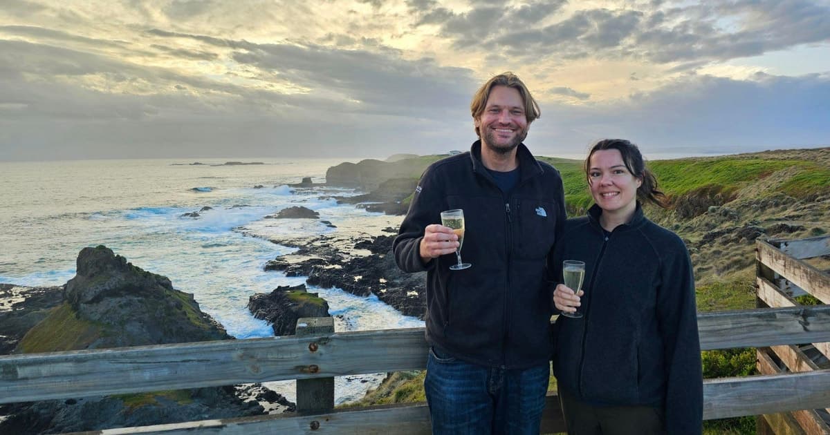 Melbourne: Boutique Phillip Island Wine, Dine & Penguin Tour