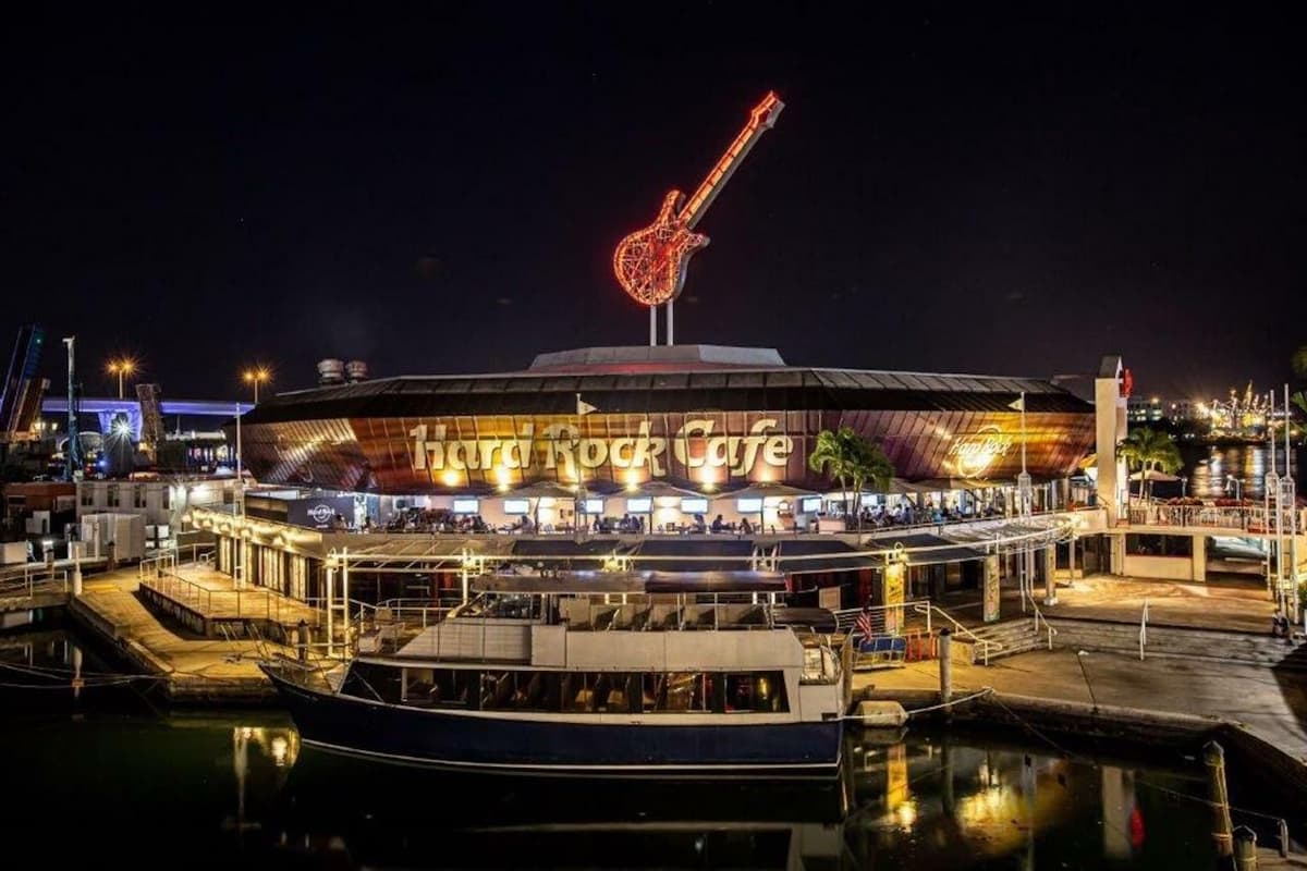 Comida en el Hard Rock Cafe Miami en Biscayne Marketplace