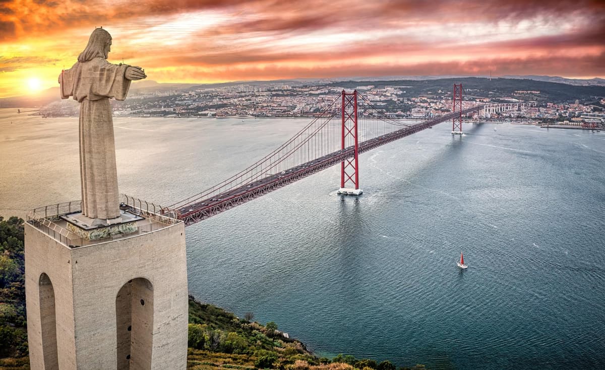 Lisbon: Private Tuk Tuk Tour – 7 Hills & Alfama Hidden Gems