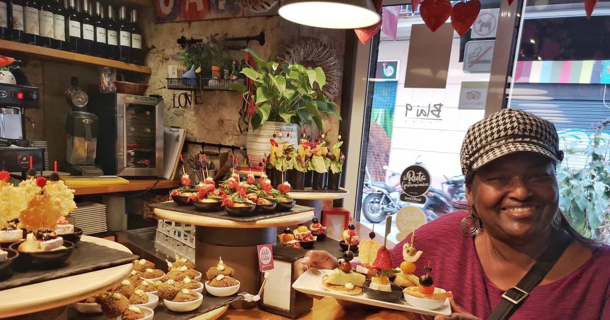Barcelona: Tapas & Drinks Private Tour -Traditional Taverns