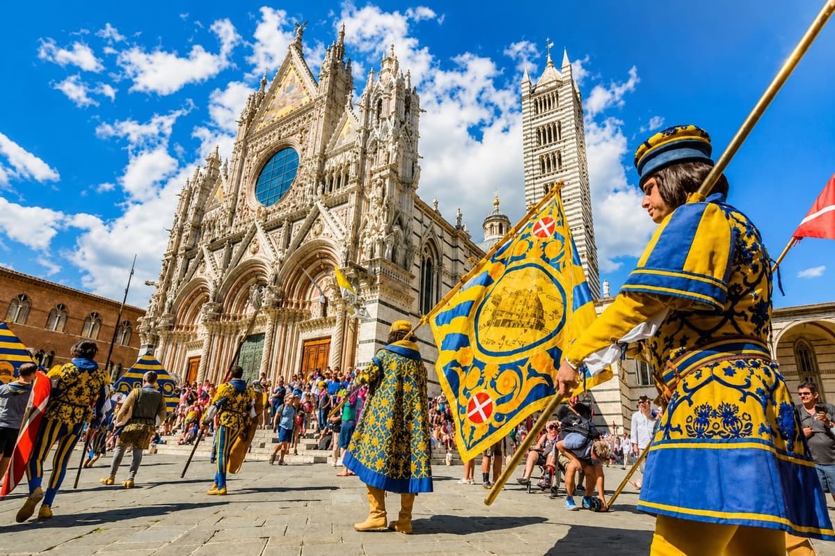 Siena: tour a pie por las contradas históricas con entrada al museo