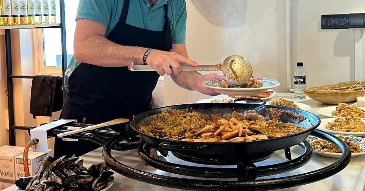 Seville: Paella Dining Experience