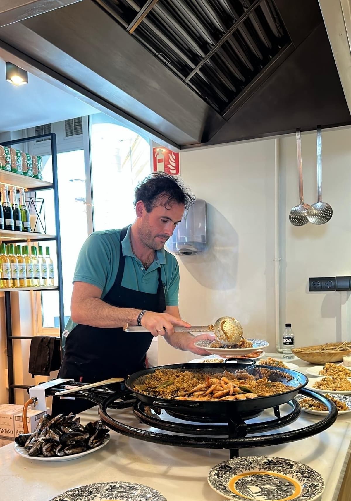 Seville: Paella Dining Experience