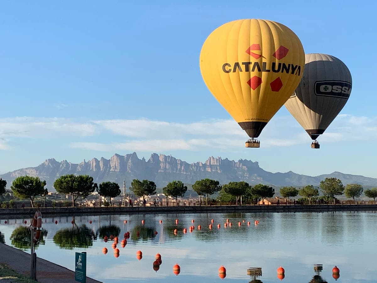 Vuelo en globo: vista panorámica de Montserrat y Transporte desde Barcelona