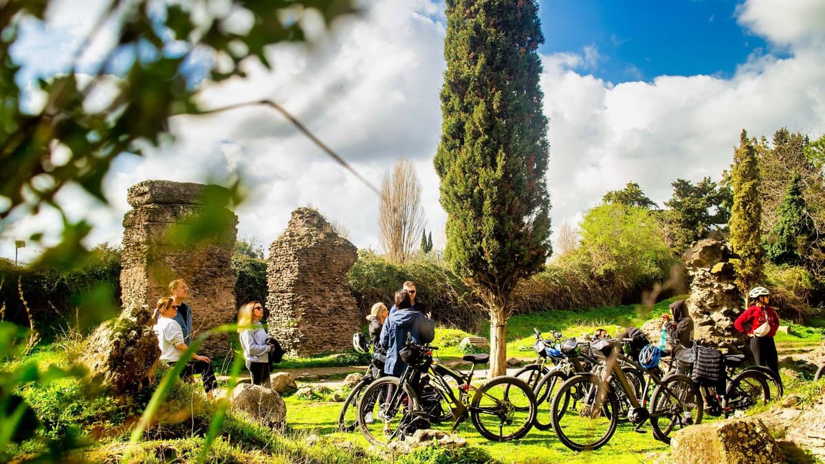 Rome:Appian Way Aqueducts Bike Tour (Catacombs&Lunch Option)