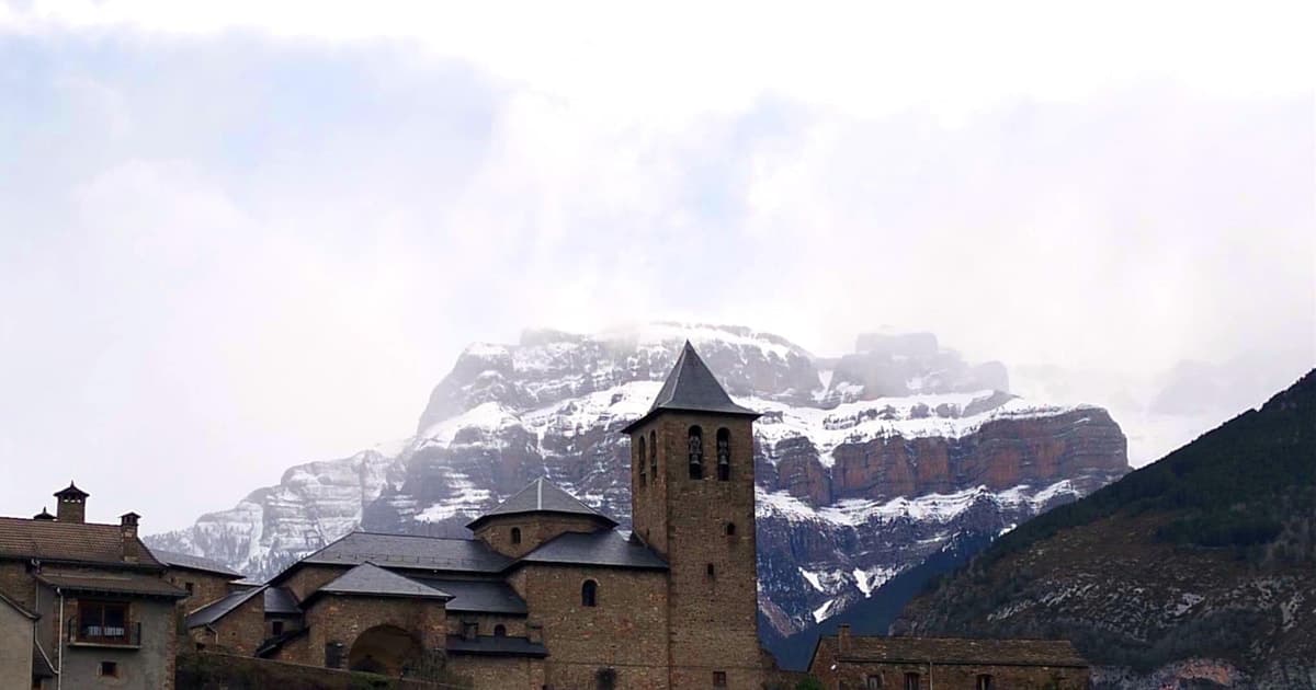 Tour de un día a Ordesa: Aínsa, Torla y Cascada de Sorrosal desde Zaragoza