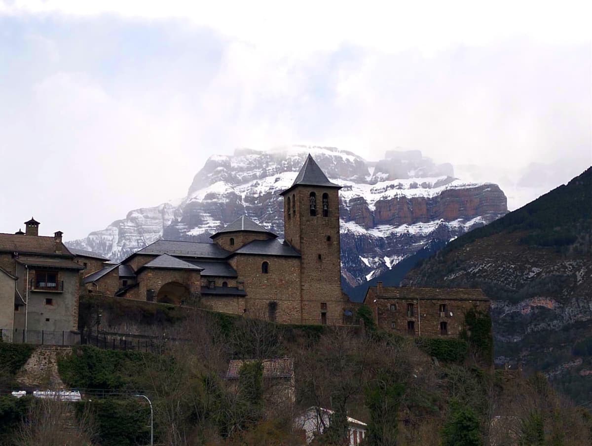 Tour de un día a Ordesa: Aínsa, Torla y Cascada de Sorrosal desde Zaragoza
