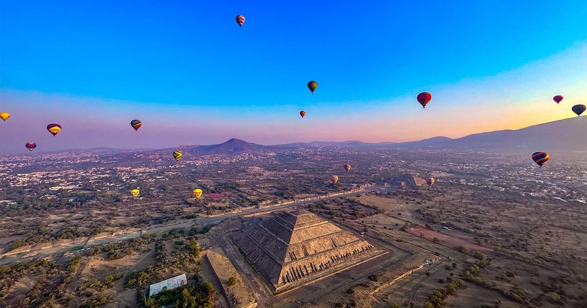 Teotihuacan: vuelo privado en globo con traslado opcional.