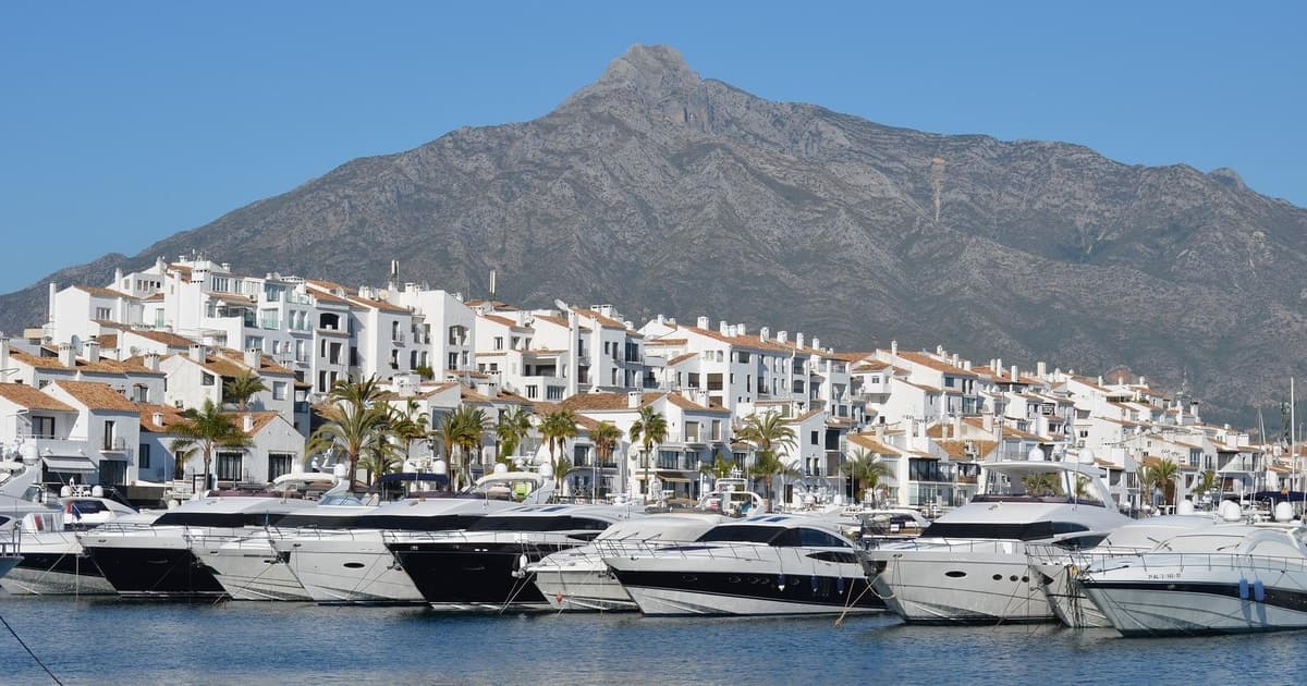 Marbella, Puerto Banús y Mijas: lujo y pueblo blanco