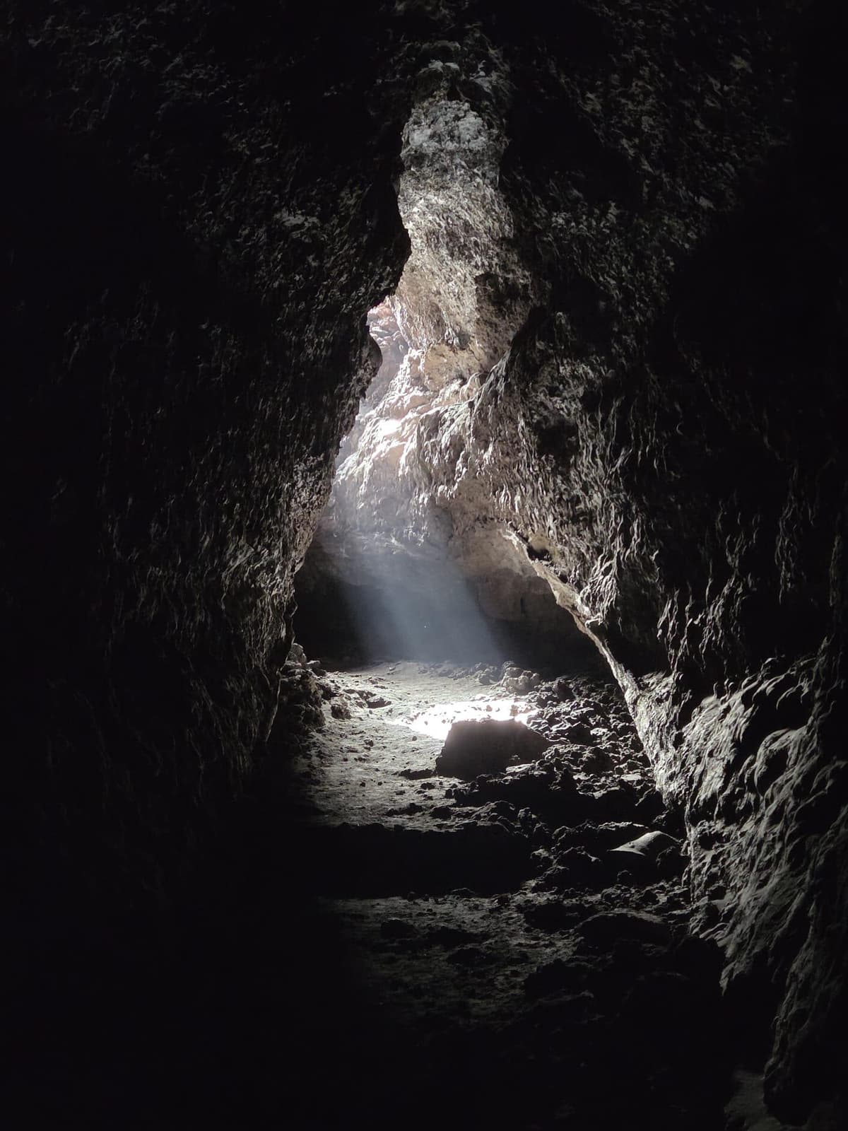 Espeleología volcánica Cueva de Las Palomas (ES-EN) LA PALMA