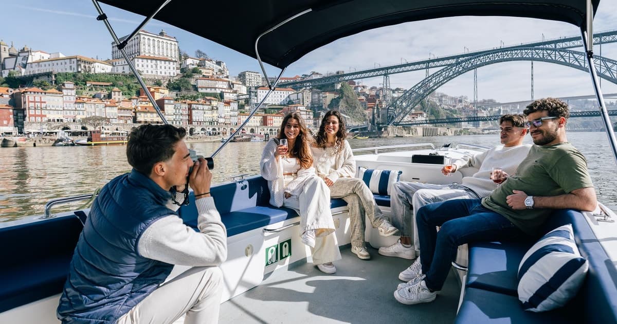 Porto: 6 Bridges Cruise with 3 Wines | Small Group