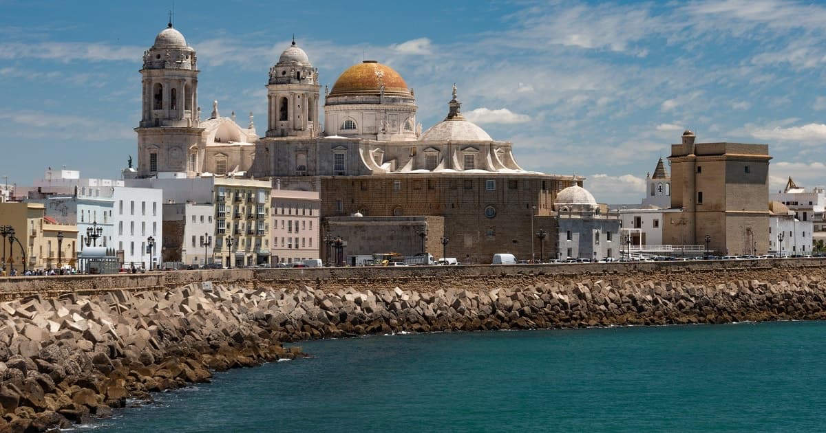 Cádiz: Visita privada a pie gastronómica y cultural con degustaciones