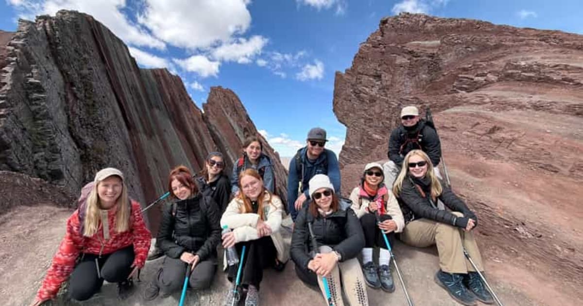 Pallay Punchu: experiencia de un día en las cumbres de colores