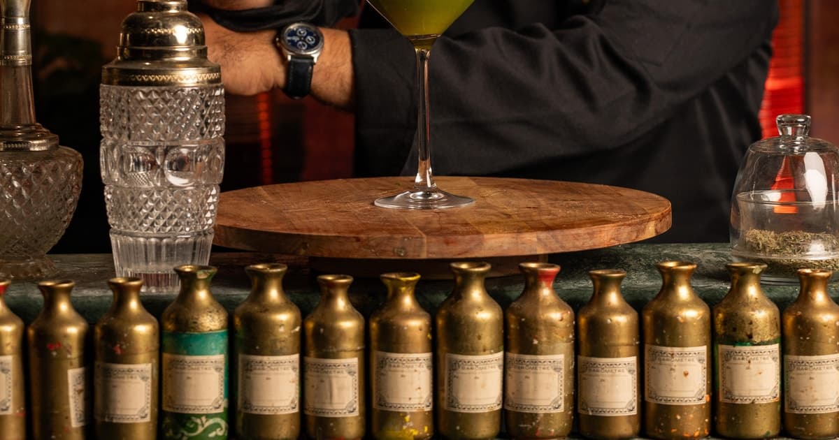 Marrakech: Degustación de cócteles, coctelería y tapas marroquíes.