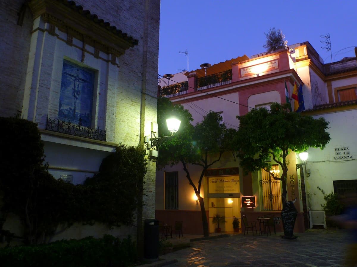 Seville: Santa Cruz Night Walking Tour