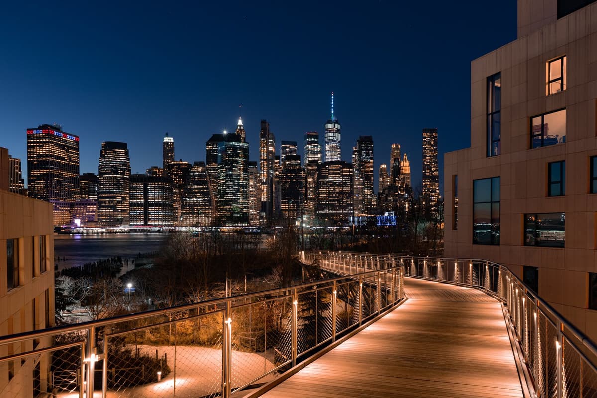 New York City: Night Skyline Bus Tour with Pizza Slice