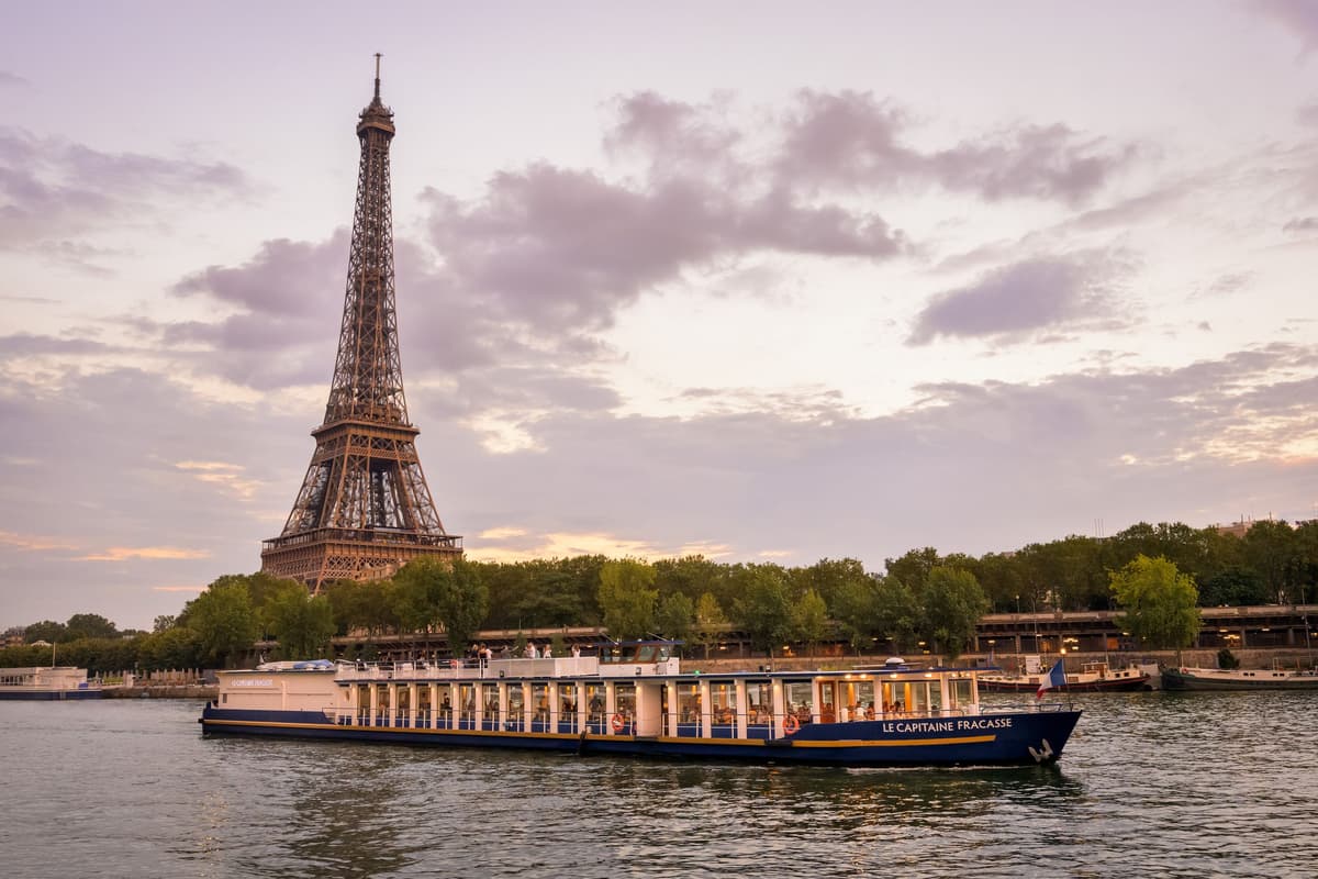 París: Crucero romántico con cena de 3 platos por el Sena