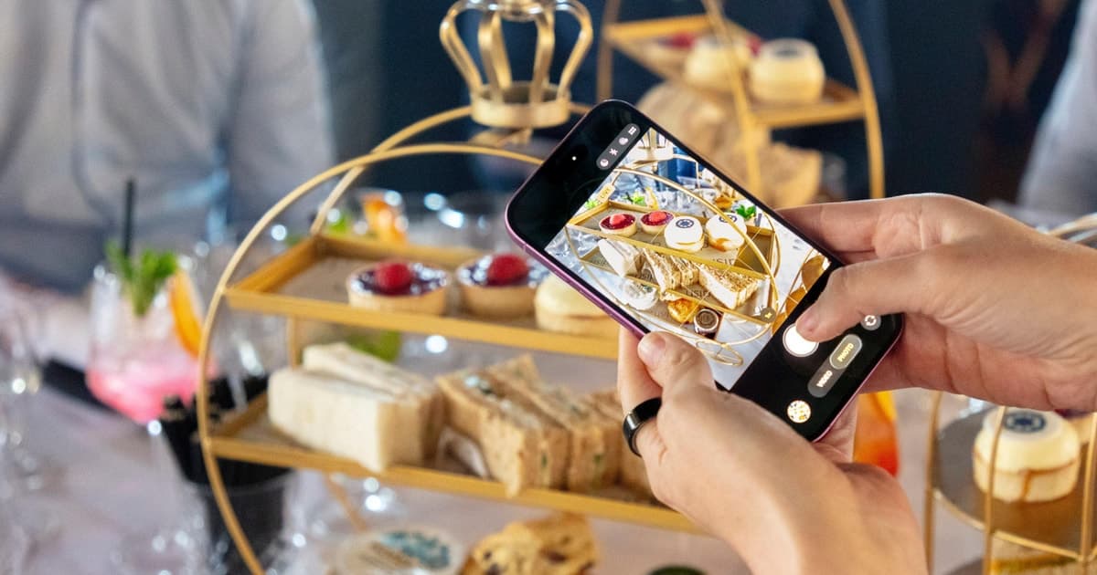 London: Thames Cruise with Afternoon Tea, Brunch or Dinner