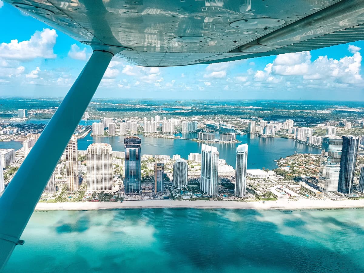 Miami Beach: tour en avión privado por South Beach con bebidas