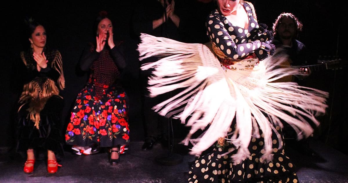 Madrid: Espectáculo Flamenco con Tapas y Ruta del Vino
