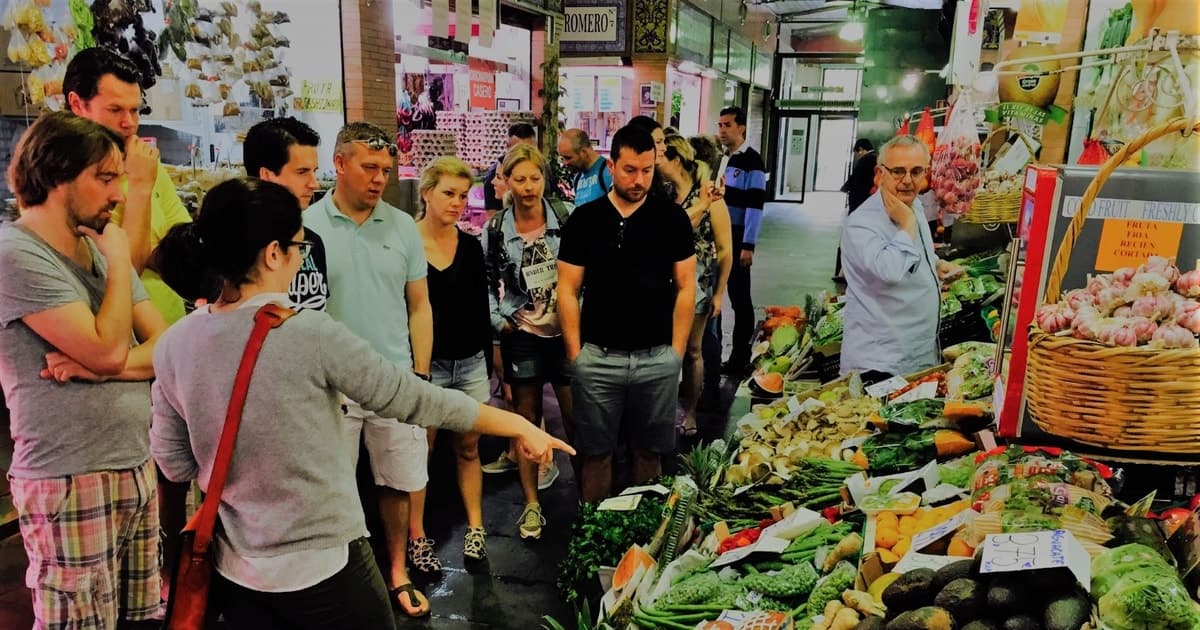 Sevilla: tour a pie guiado por el Mercado de Triana con guía local