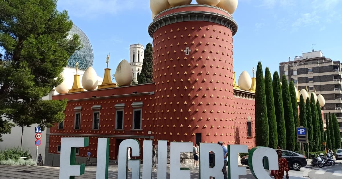 Desde Girona: Museo Dalí, Cadaqués y Vuelta al Cabo de Creus