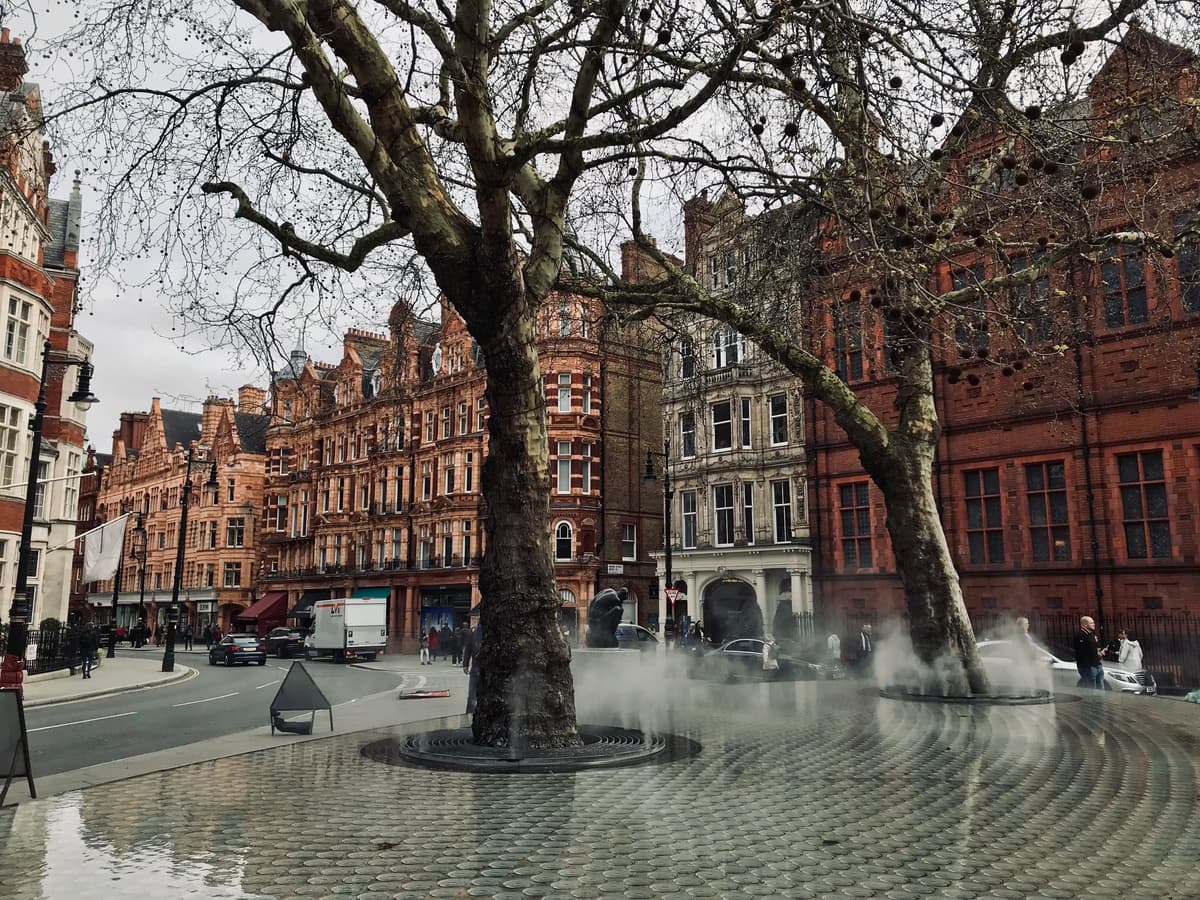 Ghosts and Legends of Mayfair Walking Tour - London