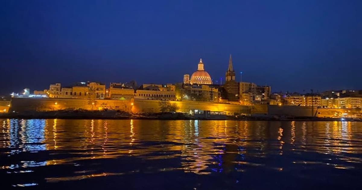 Sliema: paseo en barco especial nocturno por el puerto