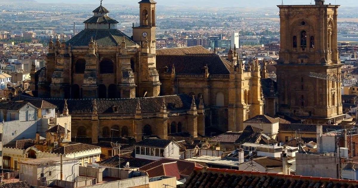 Catedral y Capilla Real con Albaicín y Sacromonte