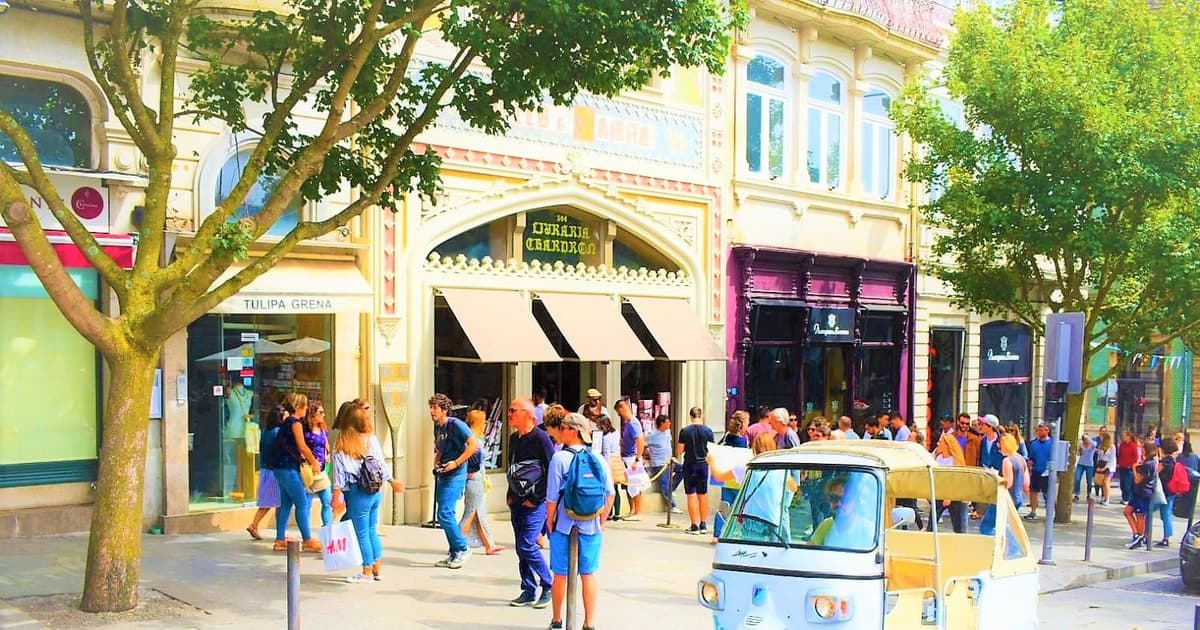Porto: Private Tuk-Tuk Tour with Short Walks and Wine