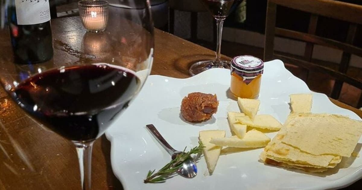 Seville: Flamenco Show and Tapas in Triana Private Tour