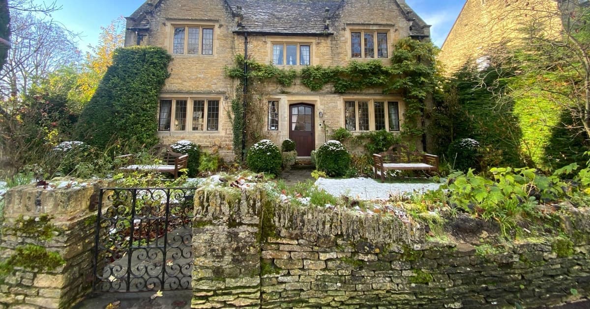 London: Stonehenge and Cotswolds Minibus day trip and ticket