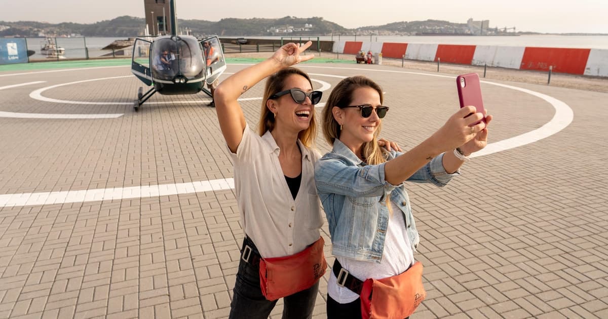 Lisbon: City and Coastline Sightseeing Helicopter Flight