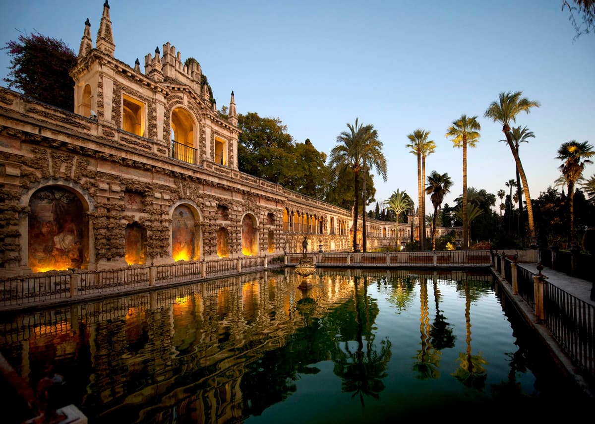 Seville: Cathedral & Alcázar Guided Tour with River Cruise