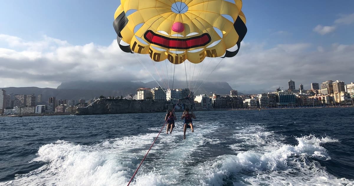 Benidorm: Paseo en Parasailing con vistas a la Costa Blanca