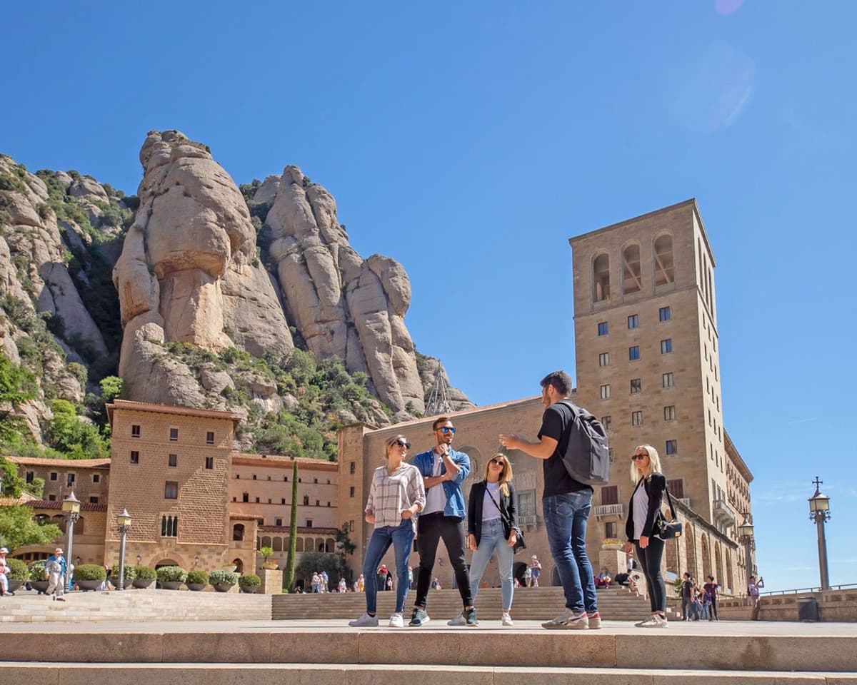 Barcelona: Montserrat, Girona & Costa Brava Guided Day Trip