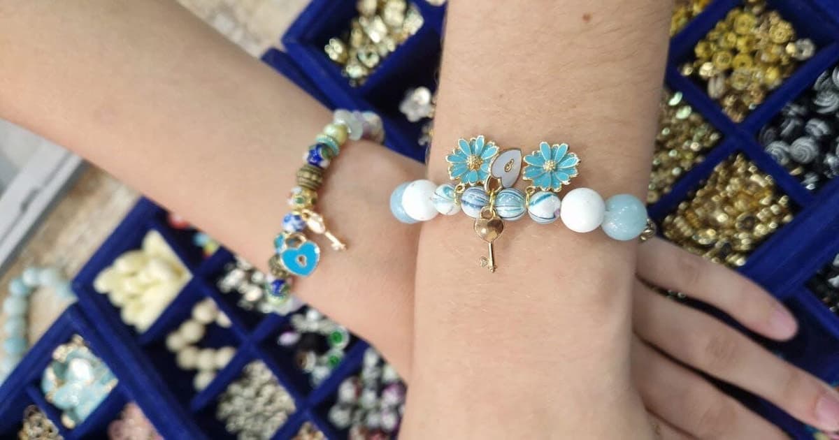 Paris: Custom Souvenir Bracelet Workshop