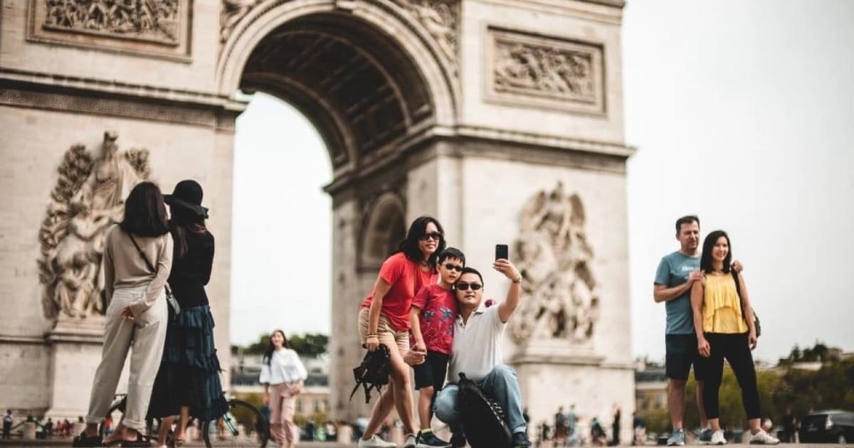 Paris: Arc de Triomphe Entry with Seine Cruise