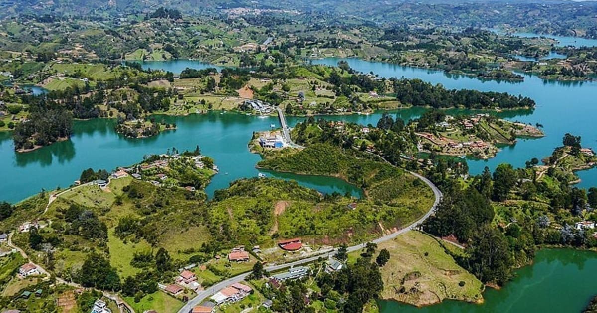 Tour Guatapé - Piedra del Peñol con salida desde Medellín