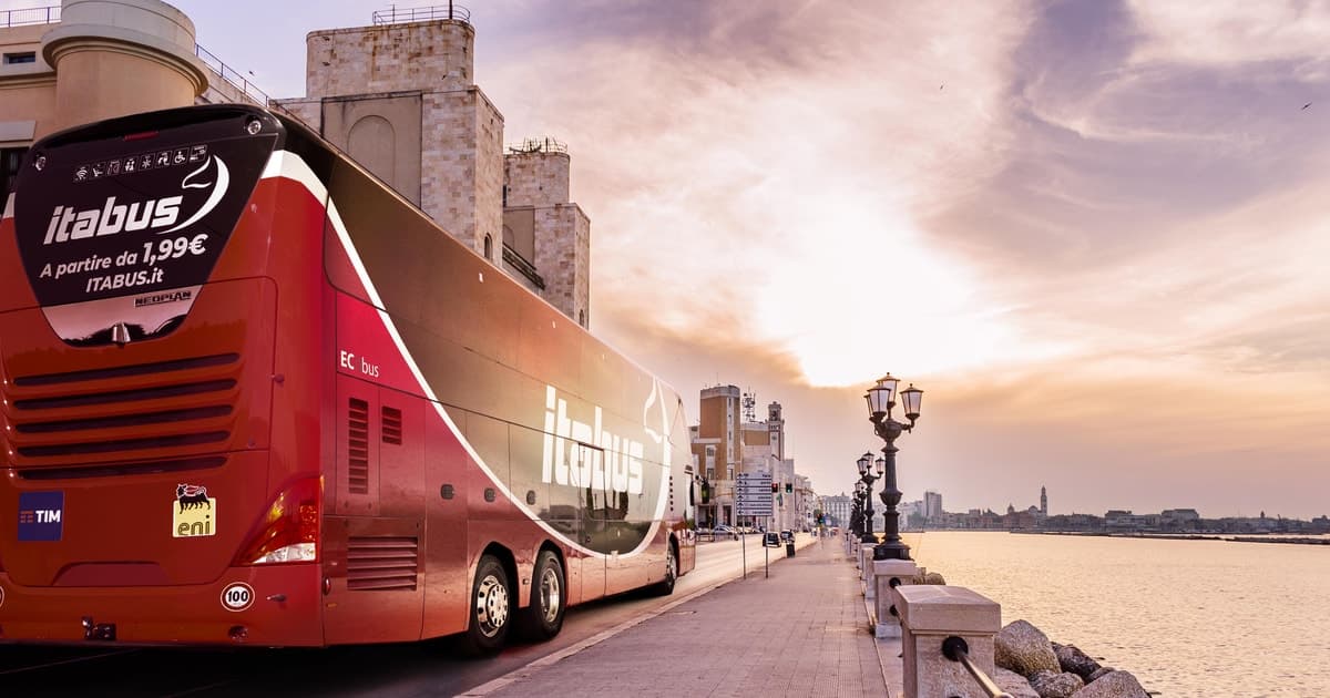 Florence: Bus Transfer to/from Rome with Wi-Fi and Sockets