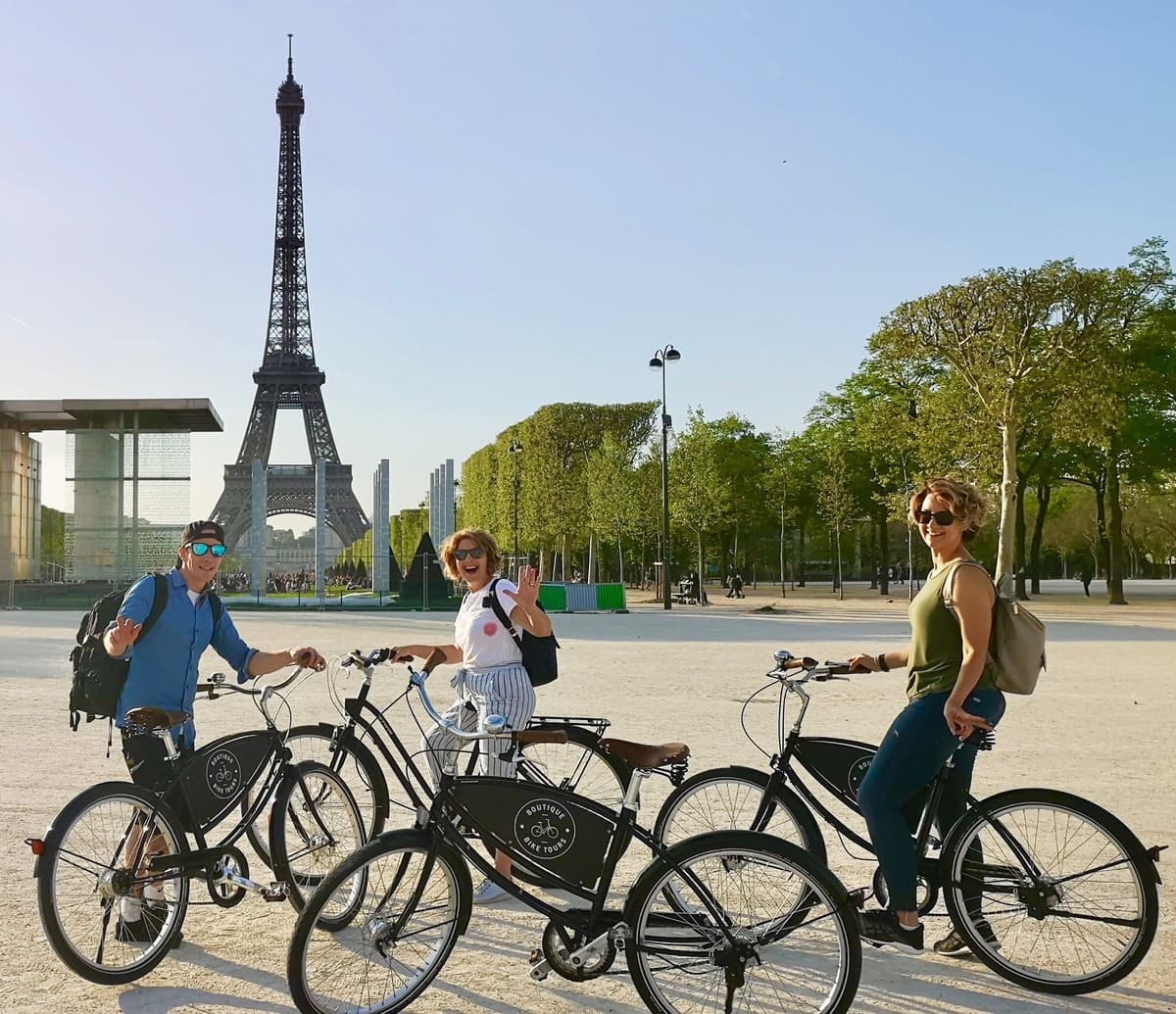 The Best of Paris: Small Group Bike Tour like a Local