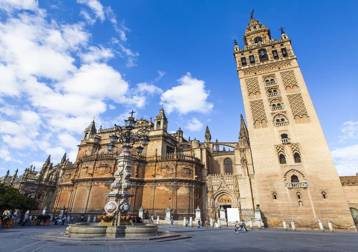 Sevilla: tour guiado por Catedral y la Giralda con entrada
