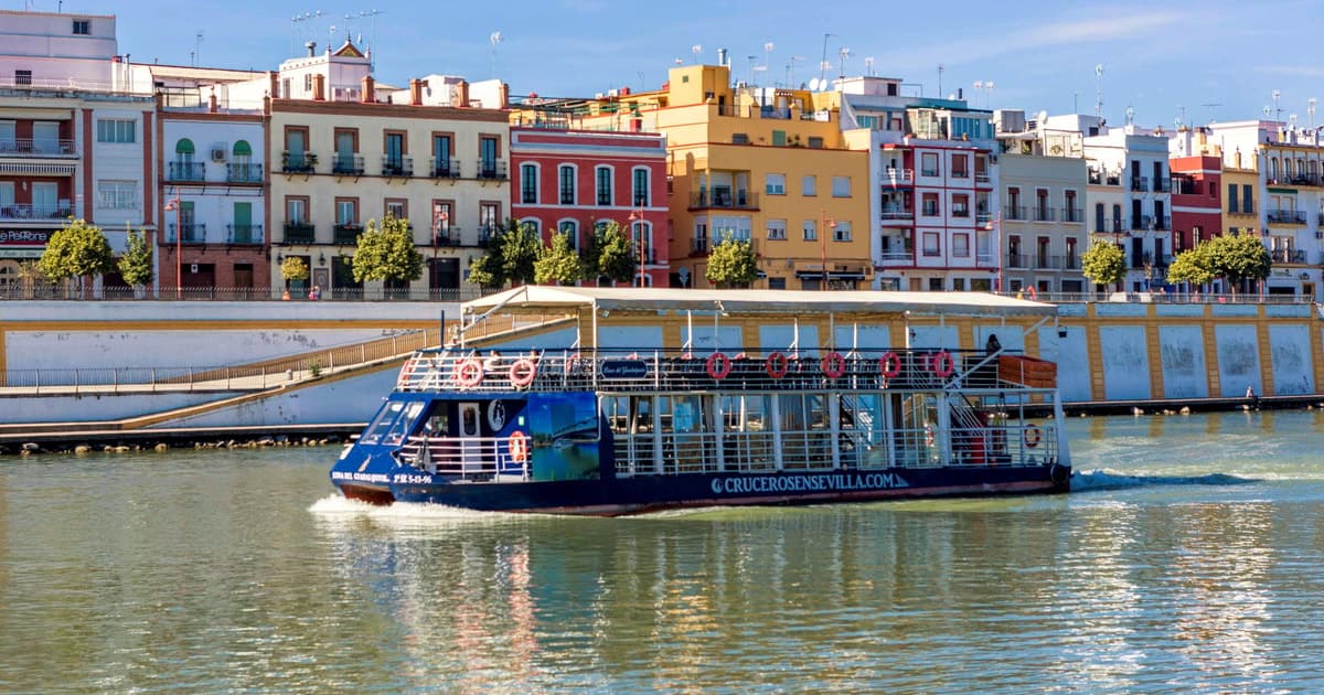 Sevilla: Crucero Panorámico, Hop-On-Hop-Off Bus y Visita a Pie