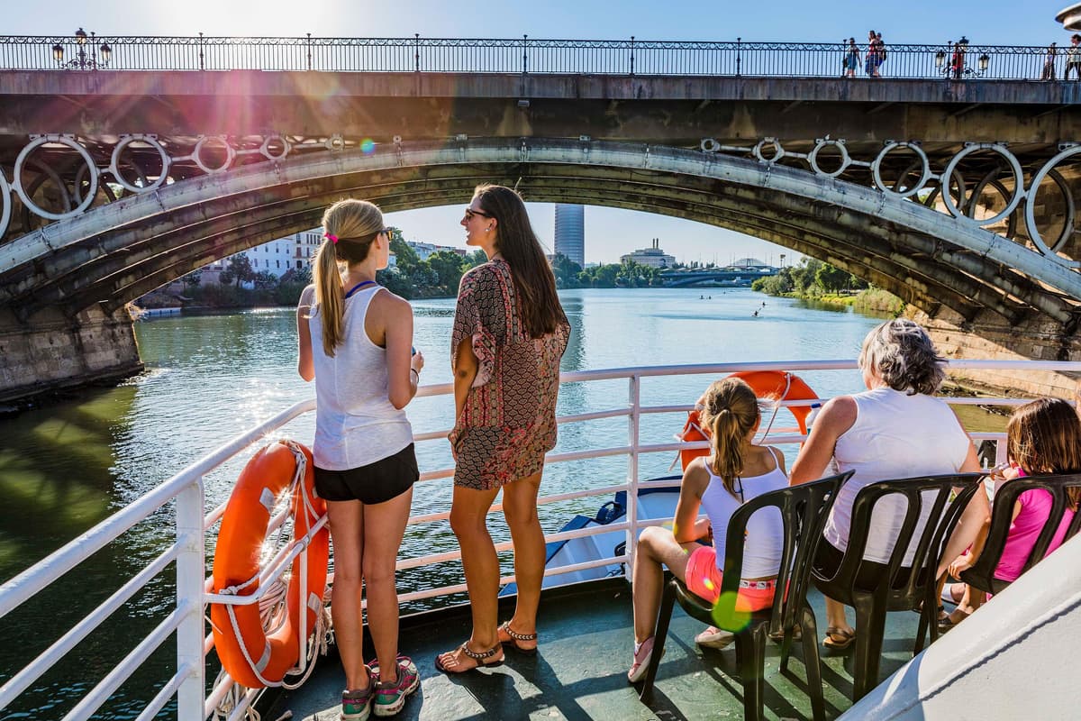 Panoramic Guadalquivir Cruise + Flamenco Show & Walking tour