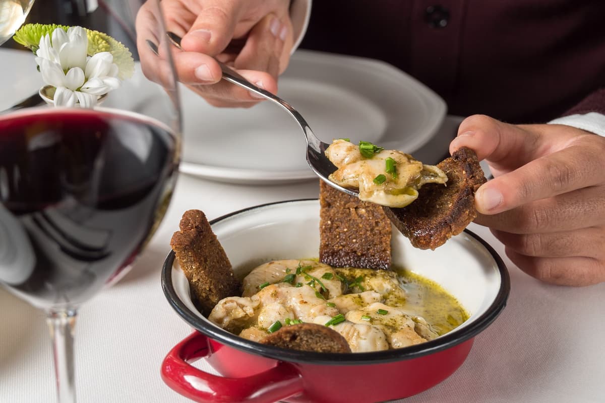 Portuguese cuisine and wines in Old Farm 30' from Porto