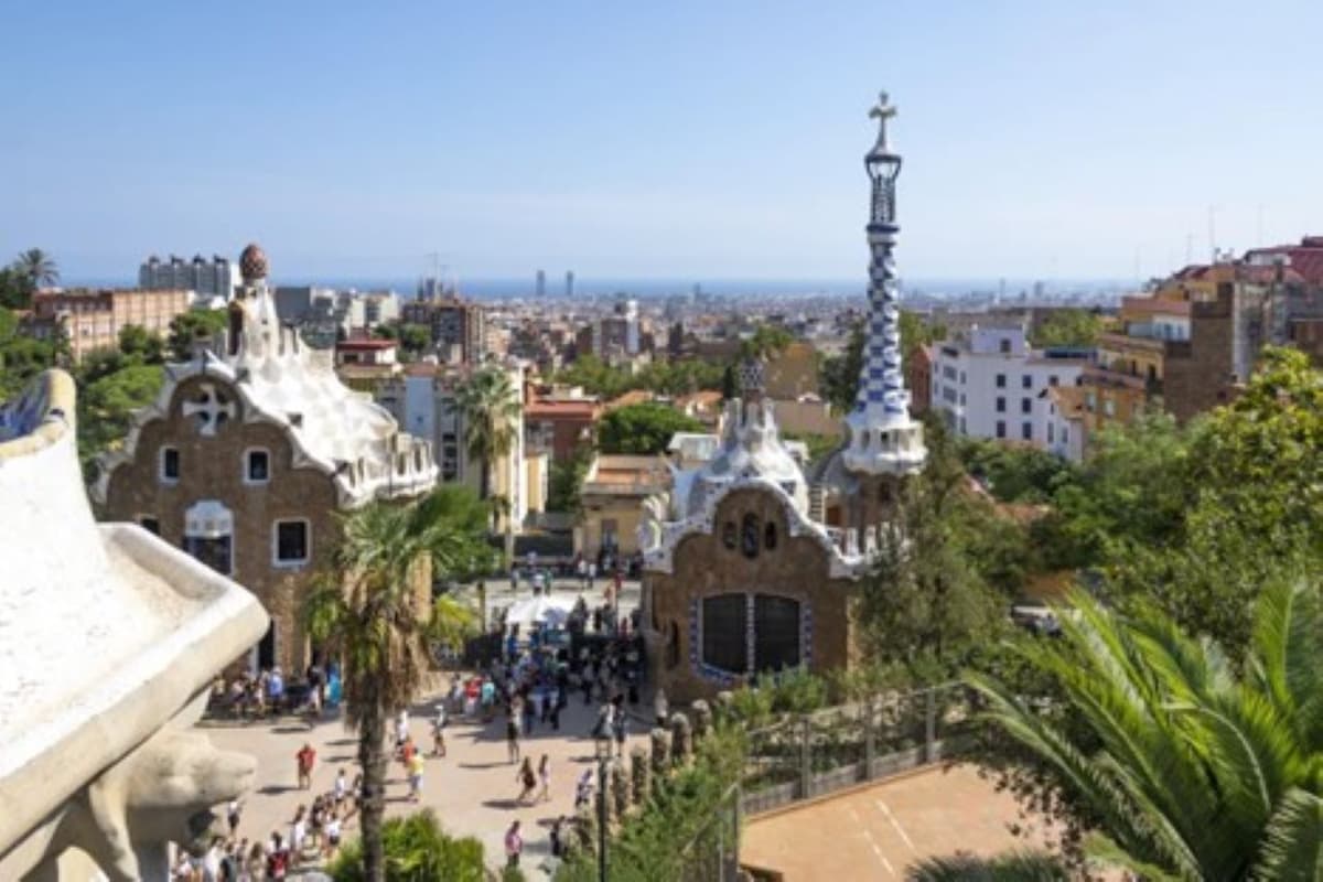 Barcelona: Park Güell Private Tour with a Local Guide