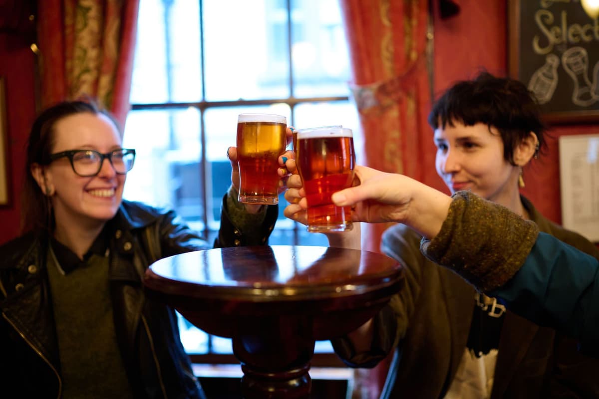 London: Historic Pubs, British Ales & Classic Dishes