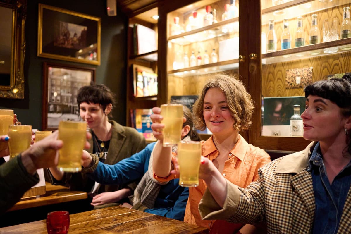 London: Historic Pubs, British Ales & Classic Dishes