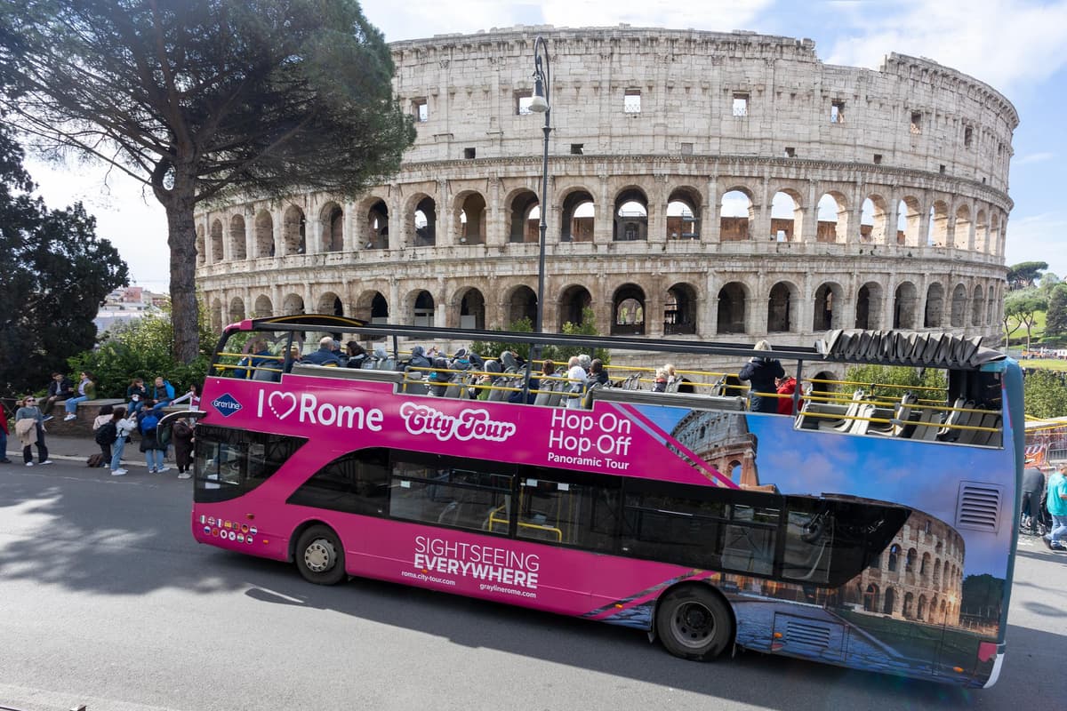 Colosseum Escorted Entrance Combo Pass with Open Bus