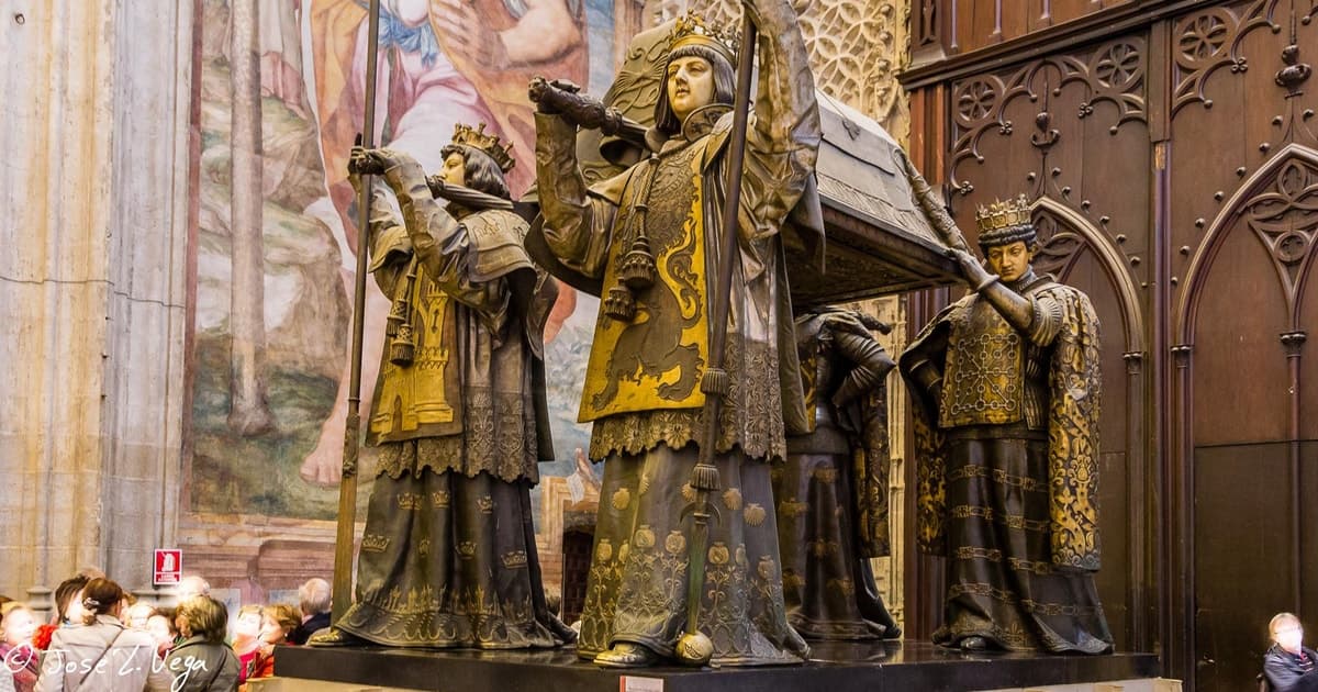 Seville: Small-Group Cathedral and Giralda Tour with Tickets